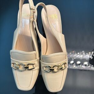 Jones New York Cream and Gold Chain Loafers